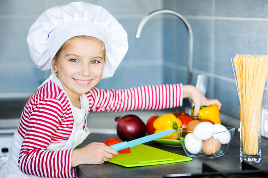 Little,Girl,Preparing,Healthy,Food,On,Kitchen