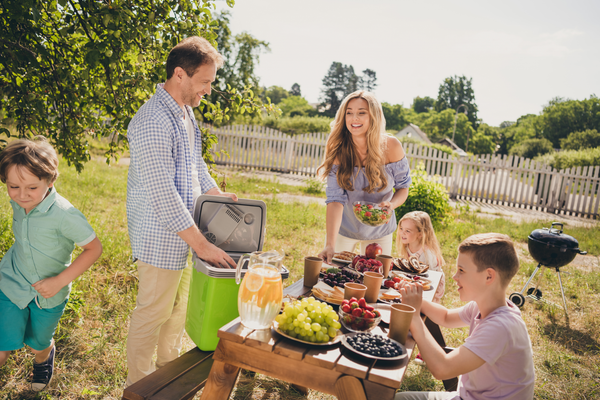 Photo,Of,Full,Big,Family,Gathering,Five,People,Dad,Hold