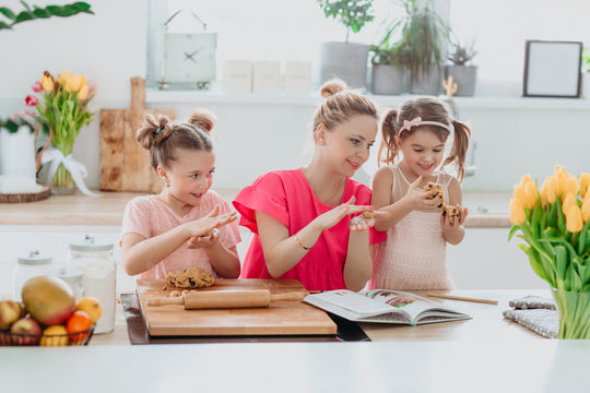 Home,Kitchen,Activities,-,Woman,And,Kids,Baking,Cookies,,Smiling,