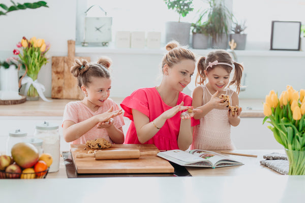 Home,Kitchen,Activities,-,Woman,And,Kids,Baking,Cookies,,Smiling,