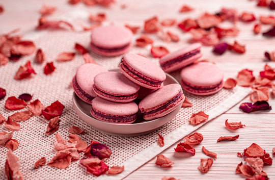 Macaron,Or,Macaroon,Cookies,With,Rose,Petals